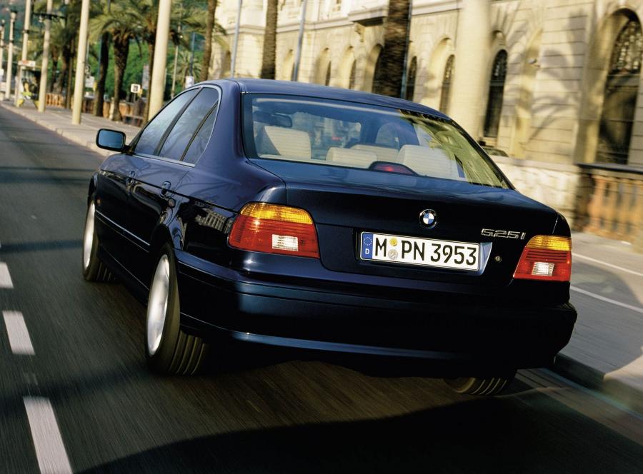  BMW 5-Series 2001 года  (фото 28 из 33)